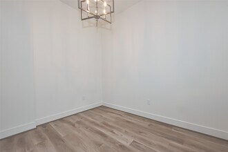 Building Photo - 7918 Parnell St
