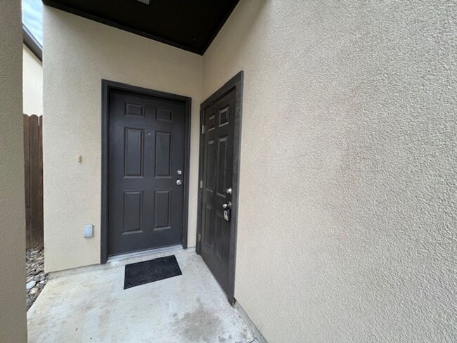 Building Photo - 130 Niagara Dr.