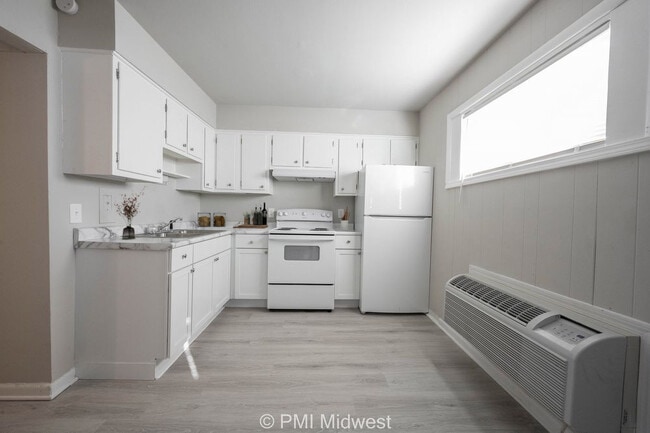 Building Photo - Brookhaven Apartments