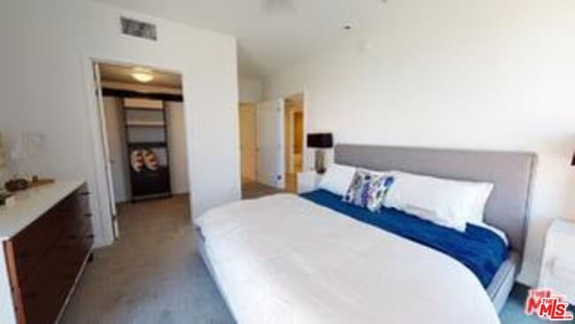 Foto del edificio - 3425 W Olive Ave