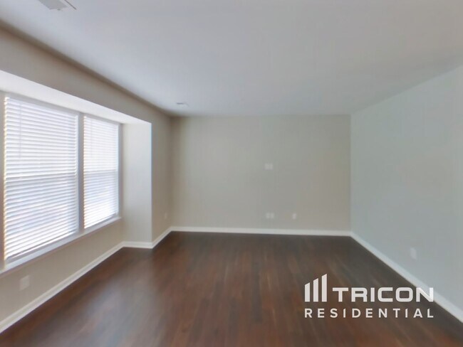 Foto del edificio - 586 Fox River Hills Way