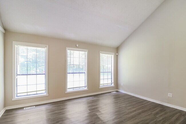 Foto del edificio - 9227 Chestnut Lake Dr