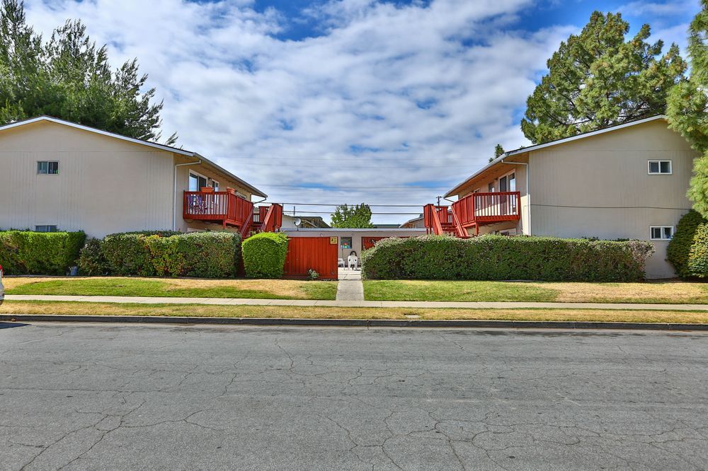 Primary Photo - 1789 Bradford Way