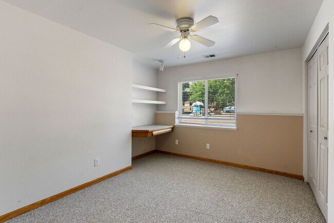 Foto del edificio - 4 Bedroom Townhome near CSU