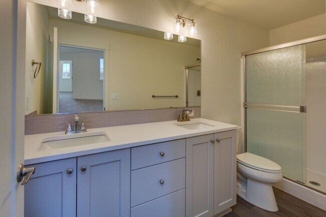 Building Photo - NE Bend Townhome for Rent!