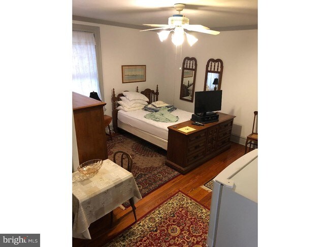 Foto del edificio - 125 E 3rd St