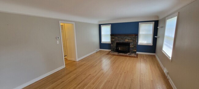Building Photo - AVAILABLE JUNE - 4 Bed 1 Bath on London Road