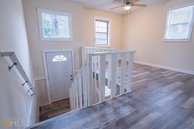 Foto del edificio - 2686 Timber Valley Dr