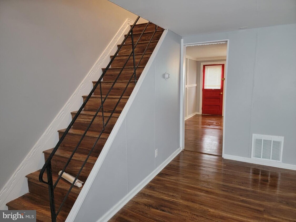 Primary Photo - 2713 Hollins Ferry Rd