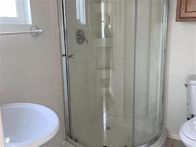 Building Photo - This very clean unit