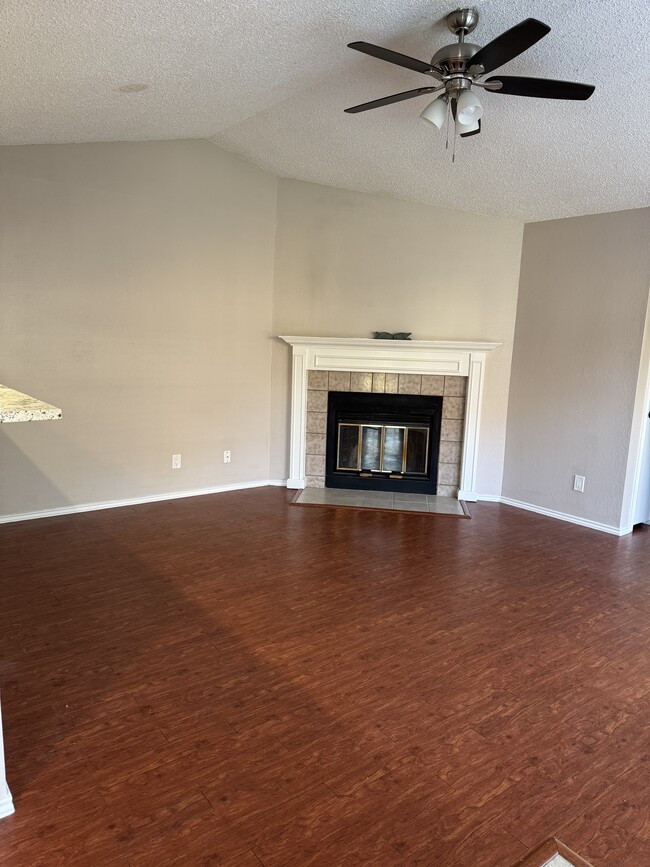 Hardwood floors - 335 Fantail Loop