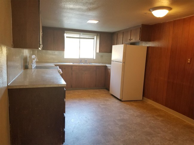 Foto del edificio - 2440 S Locust Grove Rd