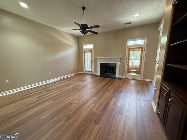 Building Photo - 525 St Andrews Cir