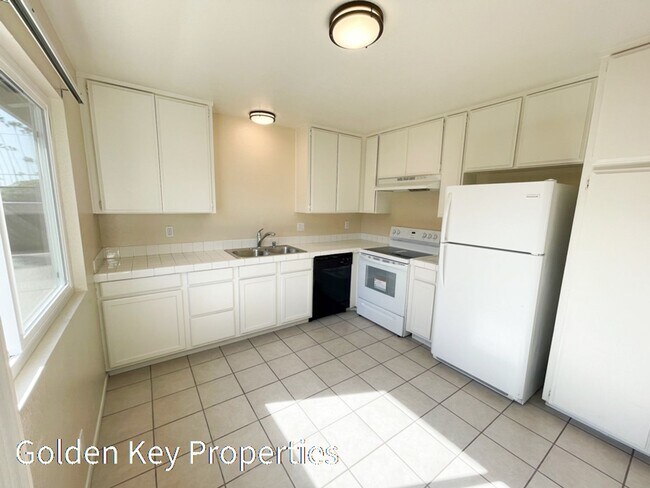 Foto del edificio - Nice 2 BR / 1 BA second story apartment lo...