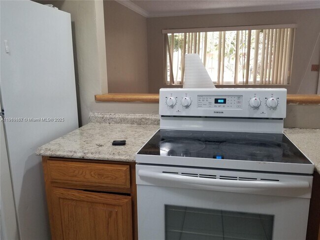 Foto del edificio - 4987 SW 93rd Ave