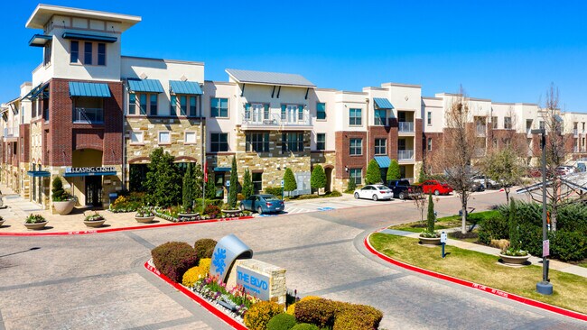 Building Photo - 5353 Las Colinas Blvd