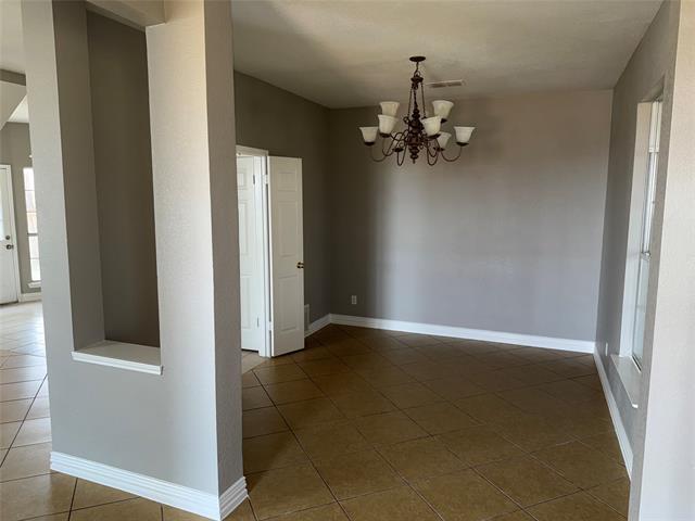 Building Photo - 5201 Tennis Villa Dr
