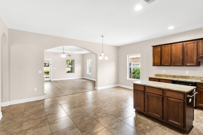 Building Photo - 36 Dickens Dr