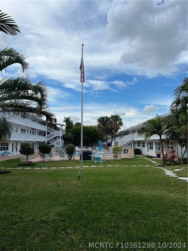 Foto del edificio - 228 Hibiscus Ave