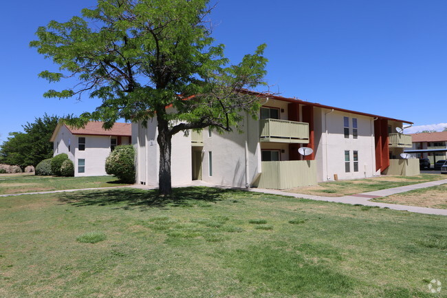 Villas Esperanza Apartments, 3901 Lafayette Dr NE, Albuquerque, NM 87107 - Villa Esperanza