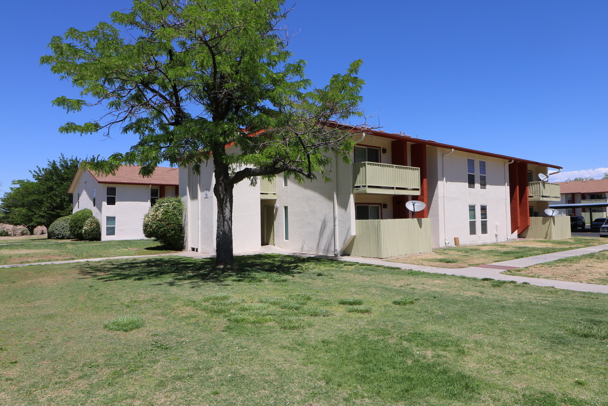 Villas Esperanza Apartments, 3901 Lafayette Dr NE, Albuquerque, NM 87107 - Villa Esperanza