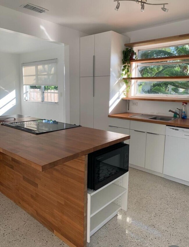 Foto del edificio - 3339 Frow Ave