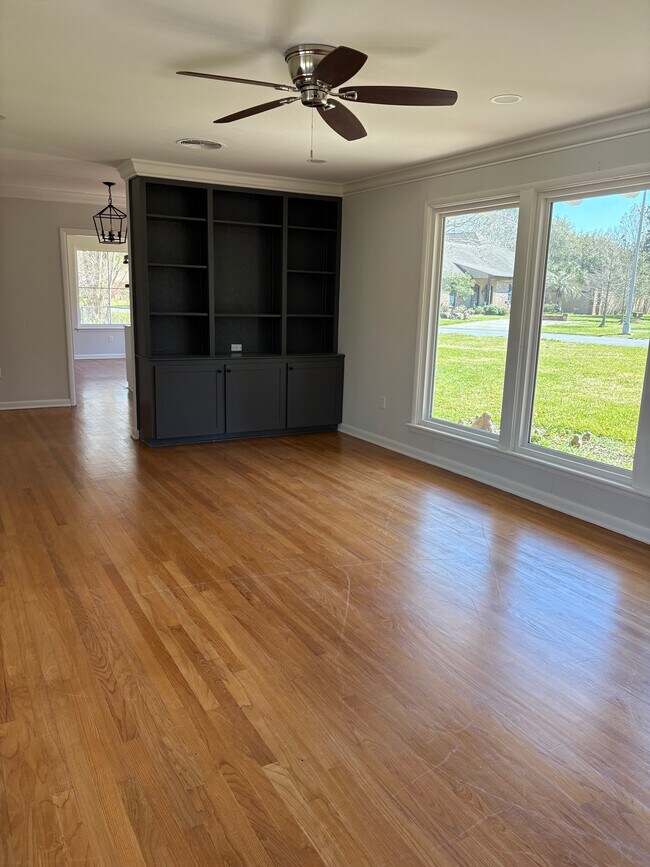 Dos espacios habitables. - 9163 N Parkview Dr