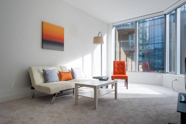 Building Photo - High end one bedroom plus at the luxurious...