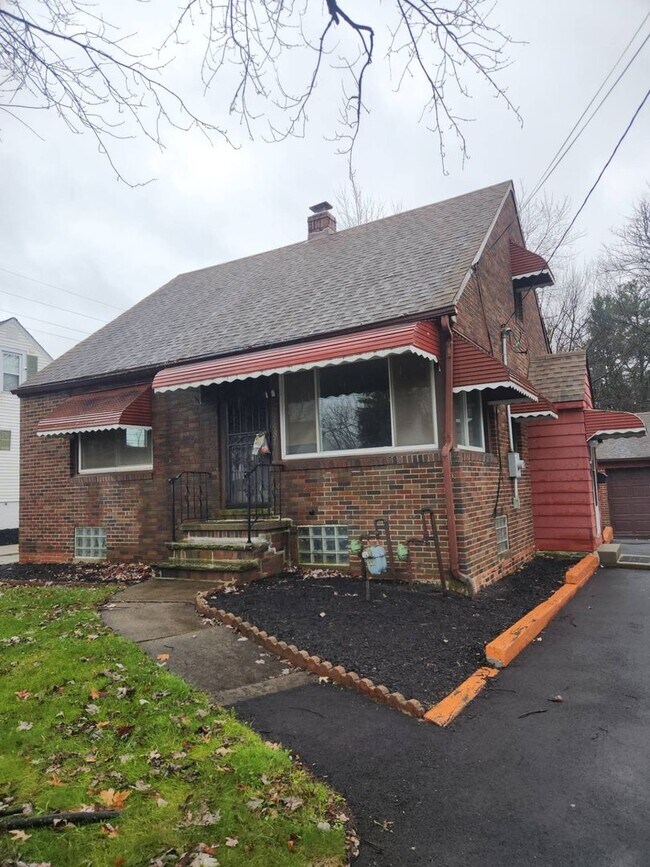 Building Photo - Charming 3-Bedroom Property in Prime Location