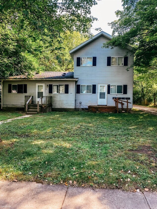 421 Pine St, Clio, MI 48420 Condo for Rent in Clio, MI