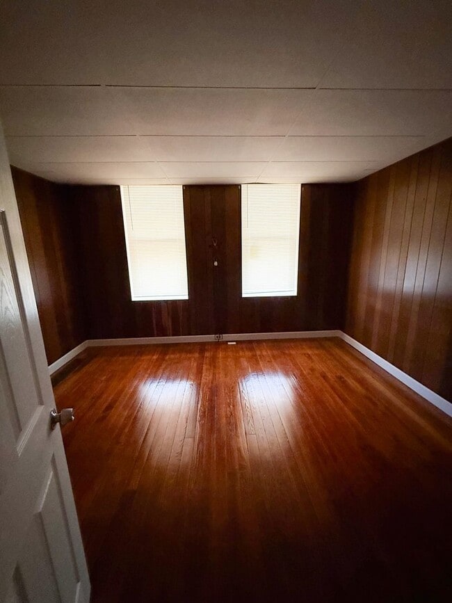 Building Photo - 2bed 1bath New Remodel!!!