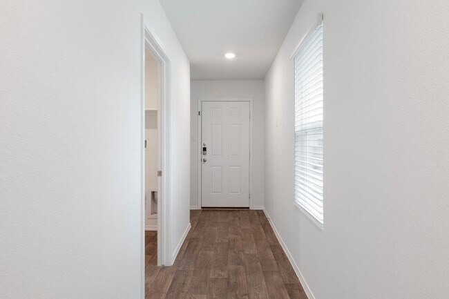 Foto del edificio - One Month FREE Rent!