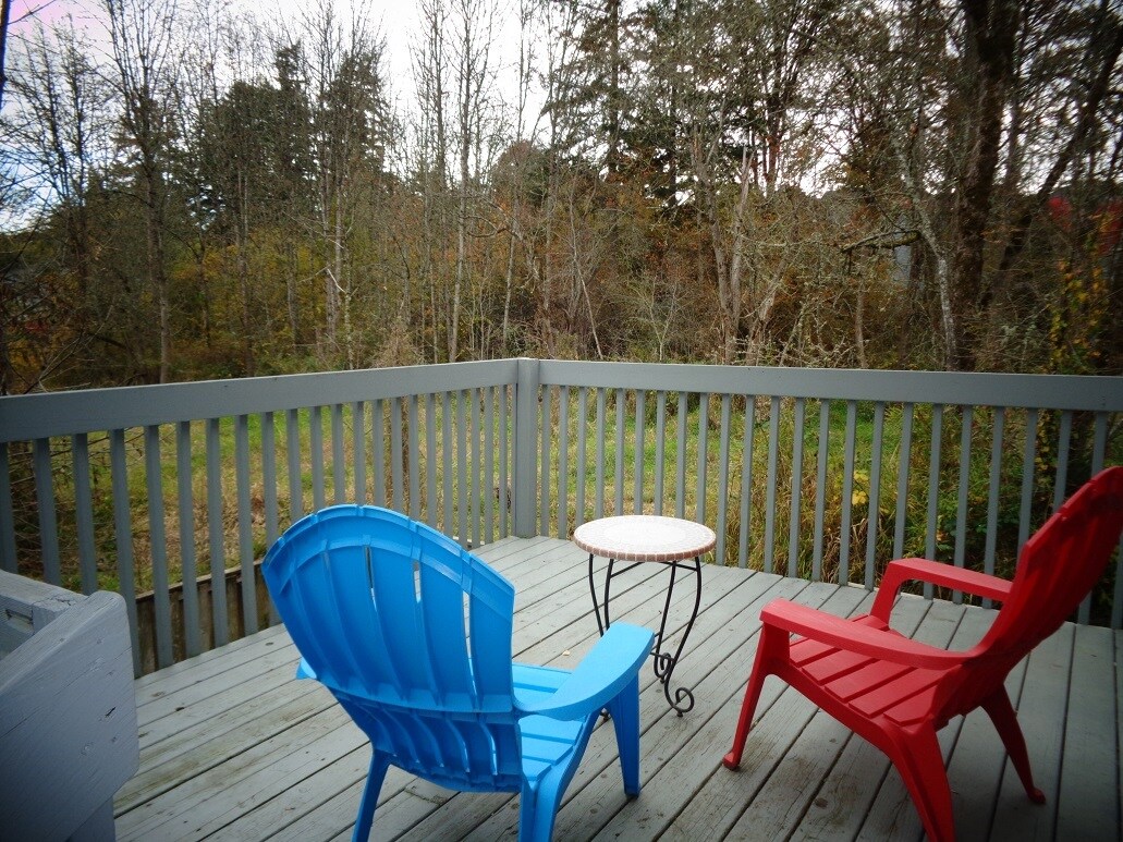 Backyard Deck - 17604 SW Bany Rd