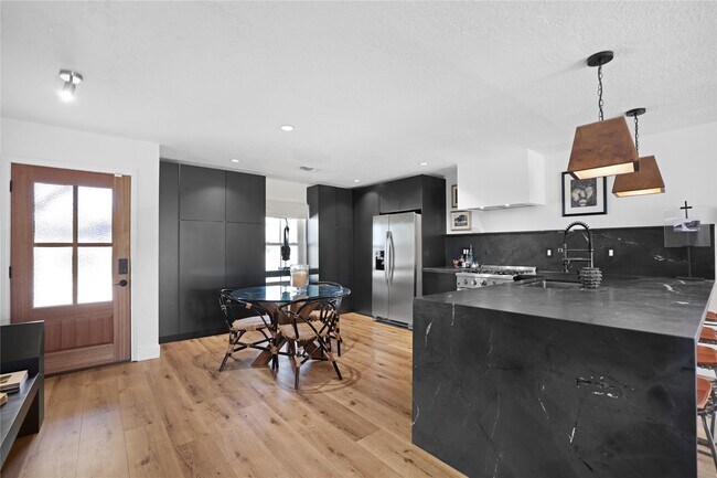 Foto del edificio - 5503 Cheshire Ln