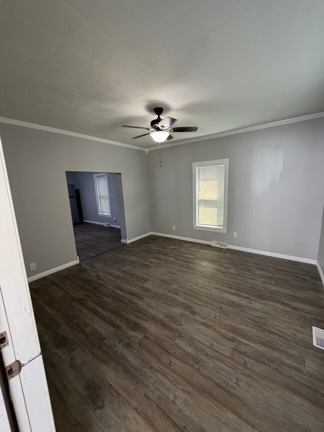 Sala de estar - 1172 McKinley Ave