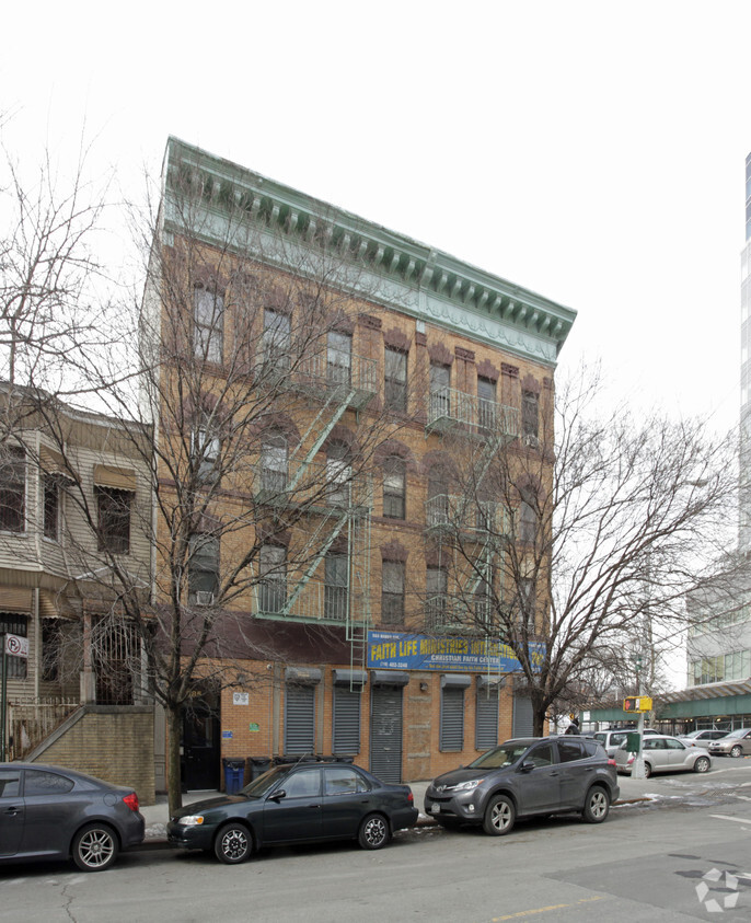 Building Photo - 500 E 161st