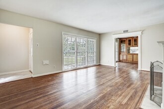 Building Photo - 3709 Parkwood Dr