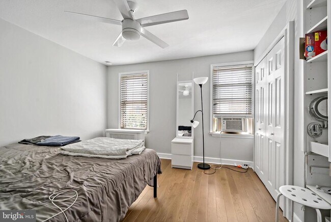 Foto del edificio - 2141 Montrose St