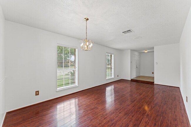 Foto del edificio - 1502 Ashmore Dr