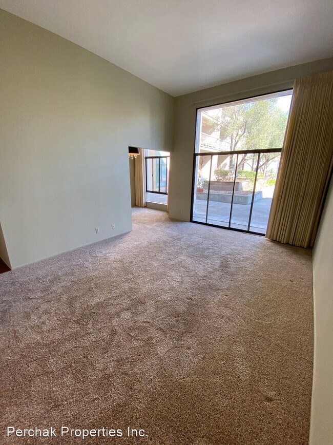 Building Photo - 1 br, 1 bath House - 410 N. Civic Dr. # 304
