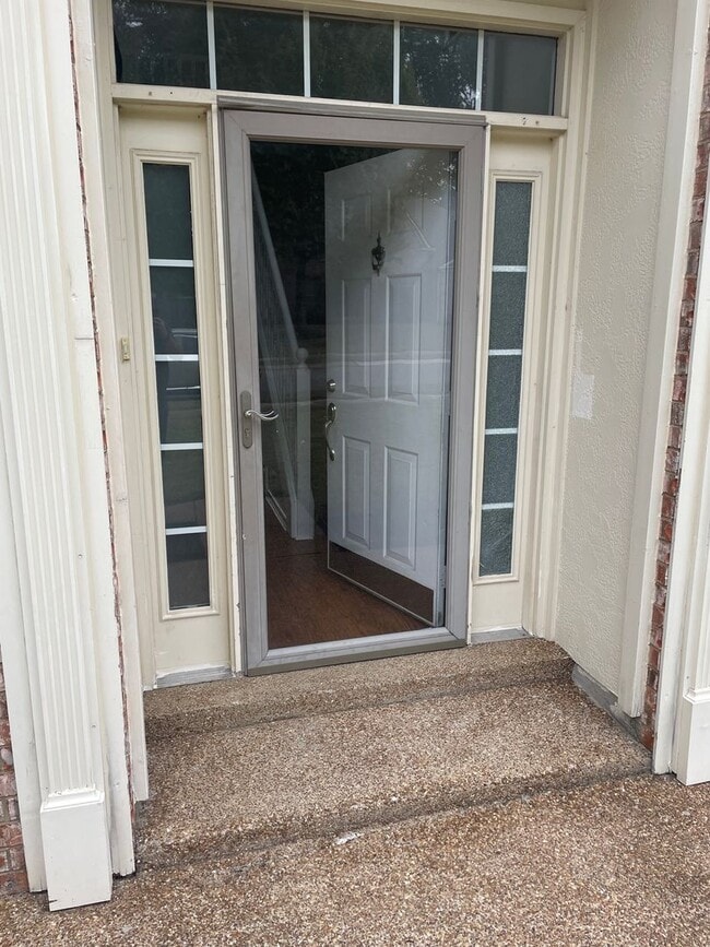 Foto del edificio - 4BR w/ Fenced Backyard + Garage in Lakeland