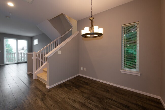 Building Photo - 135 Cougar Ridge Rd NW