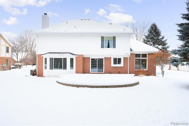 Foto del edificio - 5648 Whitfield Dr