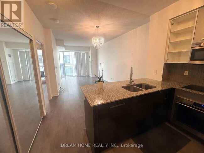 Photo du bâtiment - 5168-5168 Yonge St