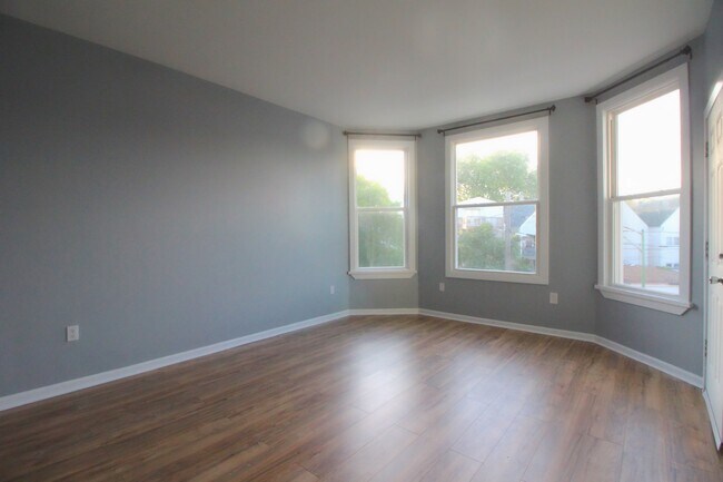 Foto del edificio - 2927 N Lawndale Ave
