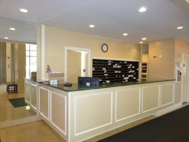 Concierge 24/7 - 1300 Army Navy Dr
