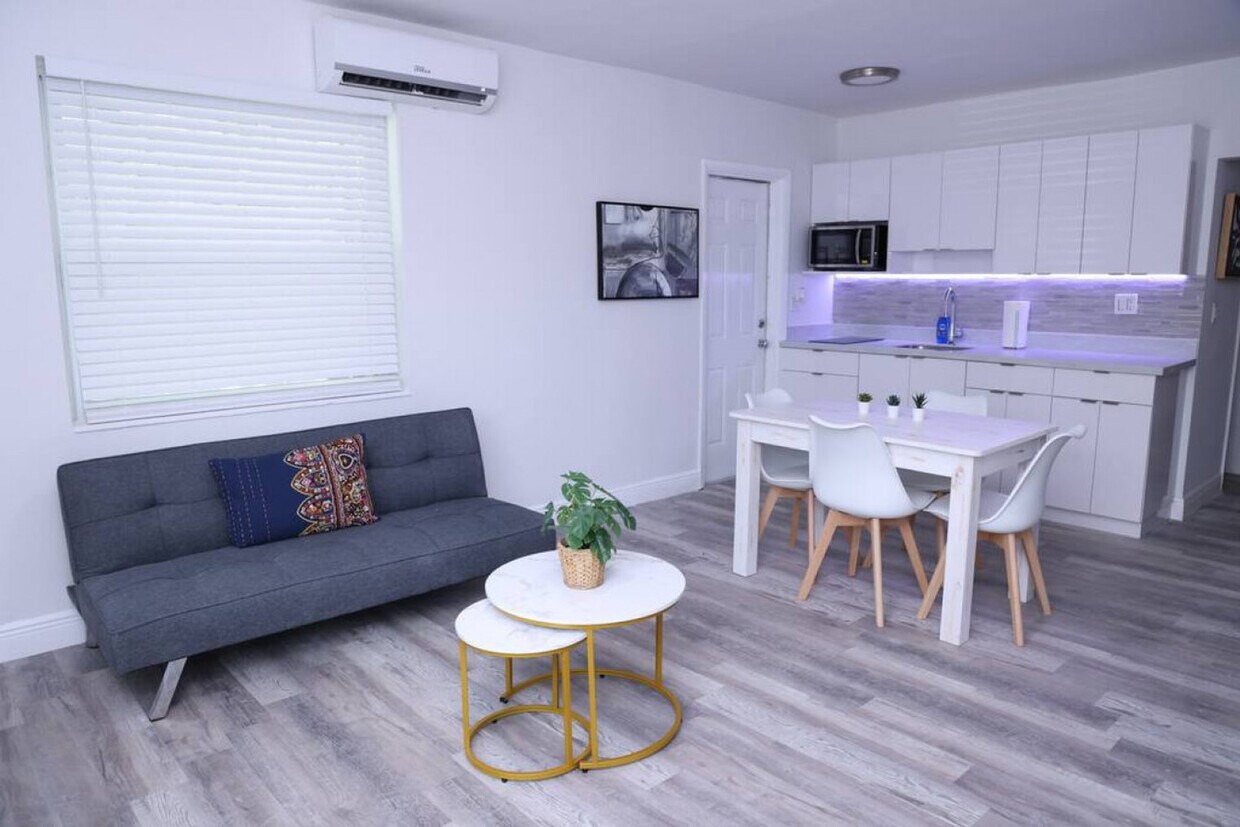 Foto principal - 1109 Douglas Rd