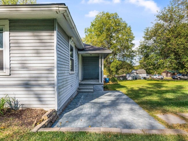 Building Photo - AVAILABLE OCT 1st! Don't miss this RENOVATED 2 bedroom in Penn Hills!