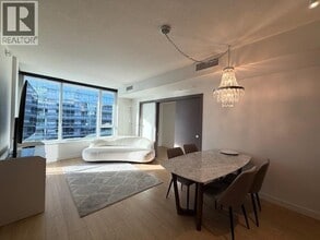 Building Photo - 68 Smithe St