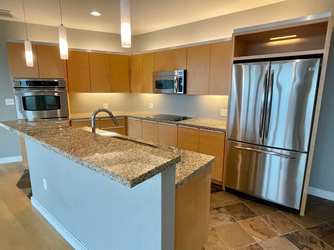Building Photo - Luxury 2 Bed 2.5 Bath Condo in Central OKC